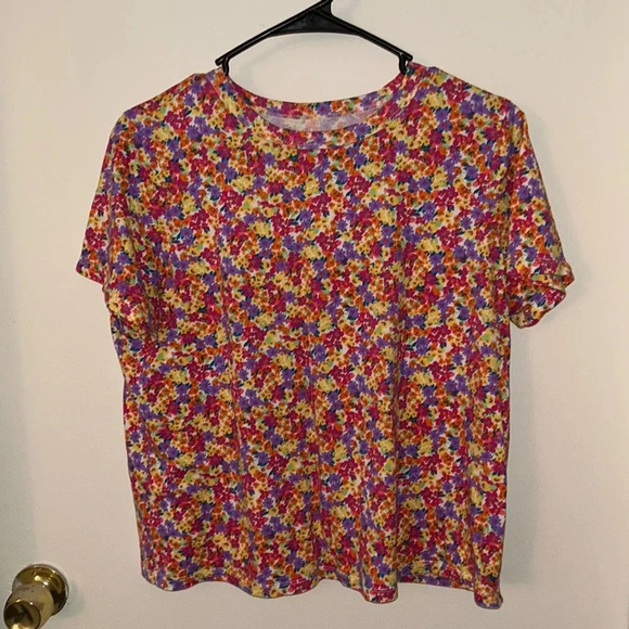 😍Old navy flowered top 😍 - Picture 1 of 5